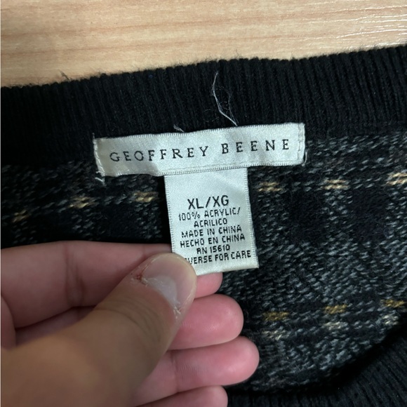 Geoffrey Beene Knit Sweater - Picture 2 of 2